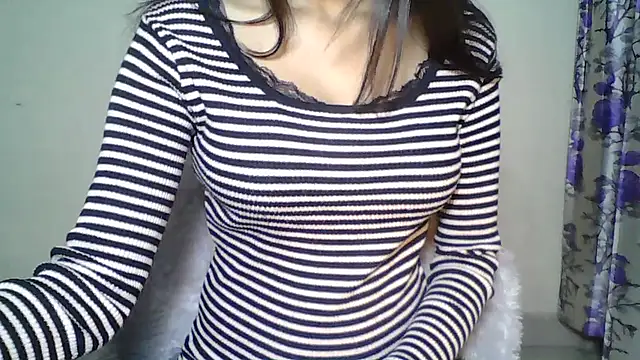 Snapshot of Naughty_Nayra chatting on 12.04.25 Naughty Nayra online show from 12.04.25