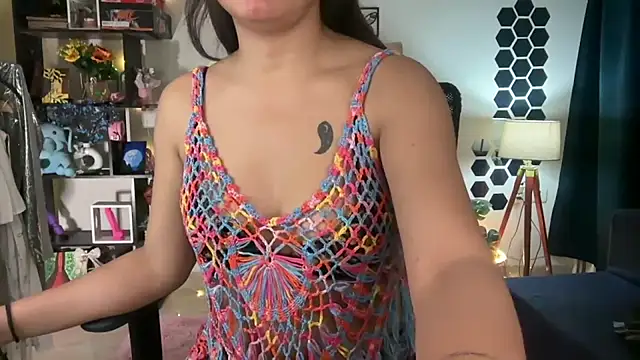 Snapshot of roseofvenom chatting on 03.16.26 roseofvenom online show from 03.16.26