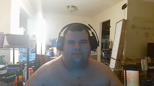 Snapshot of Hackensackneil chatting on 12.29.24 Hackensackneil online show from 12.29.24