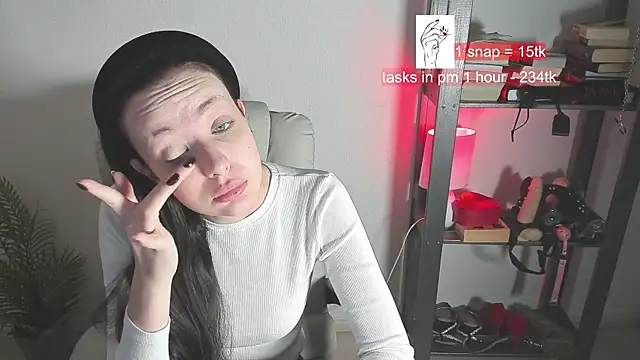 Snapshot of worship_vika chatting on 02.21.25 worship vika online show from 02.21.25