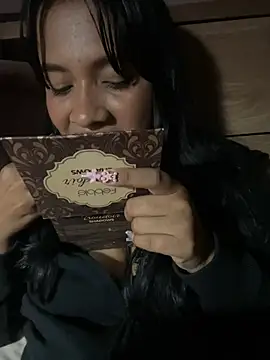 Snapshot of Ninabrunette18 chatting on 03.13.25 Ninabrunette18 online show from 03.13.25