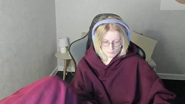 Snapshot of ElizabethHarpper chatting on 12.02.25 ElizabethHarpper online show from 12.02.25