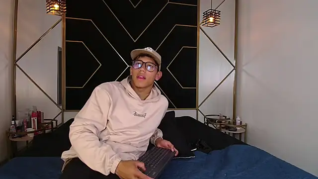 Snapshot of RyanPricee chatting on 10.22.25 RyanPricee online show from 10.22.25