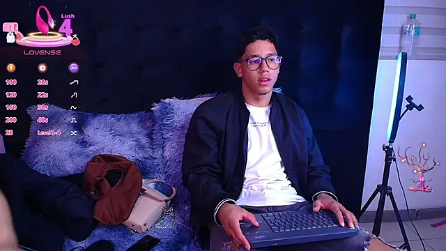 Snapshot of RyanPricee chatting on 12.16.25 RyanPricee online show from 12.16.25