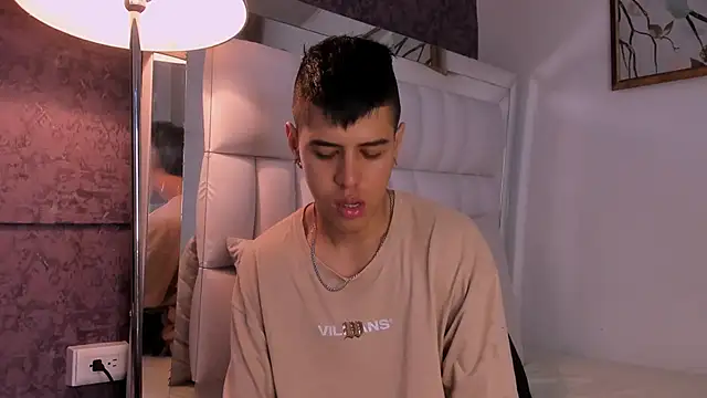 Snapshot of Angel_Khouri chatting on 01.31.25 Angel Khouri online show from 01.31.25