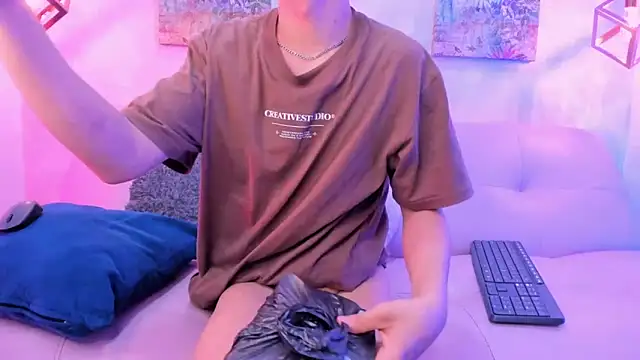 Snapshot of Angel_Khouri chatting on 02.10.25 Angel Khouri online show from 02.10.25