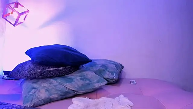 Snapshot of Angel_Khouri chatting on 03.17.25 Angel Khouri online show from 03.17.25