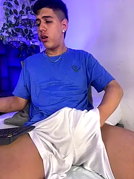 Snapshot of Angel_Khouri chatting on 10.08.25 Angel Khouri online show from 10.08.25