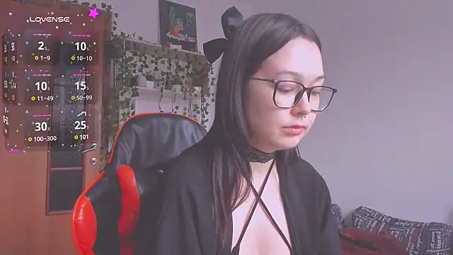 Snapshot of kittenrisha chatting on 03.19.25 kittenrisha online show from 03.19.25