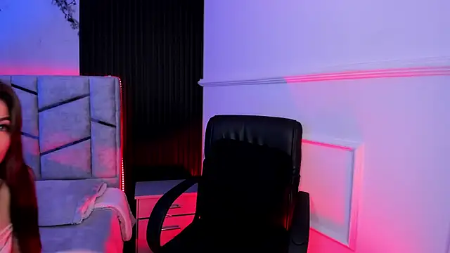 daniiphoeniixx online show from 10.28.25