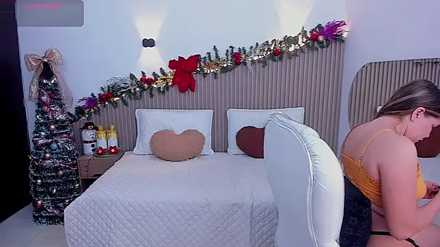 Snapshot of Annie_kurt_ chatting on 12.22.25 Annie kurt online show from 12.22.25