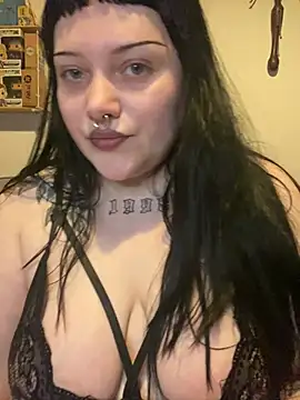 Snapshot of Gothicsiren chatting on 01.06.25 Gothicsiren online show from 01.06.25