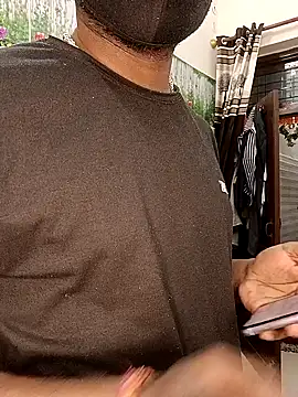 Snapshot of Best-Couple chatting on 01.28.25 Best-Couple online show from 01.28.25