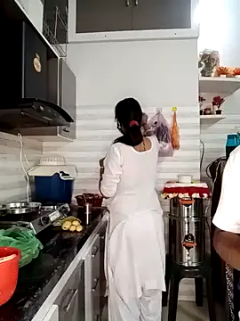 Snapshot of Best-Couple chatting on 01.31.25 Best-Couple online show from 01.31.25