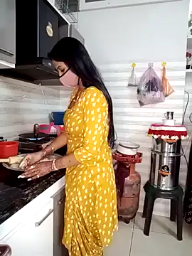 Snapshot of Best-Couple chatting on 02.04.25 Best-Couple online show from 02.04.25