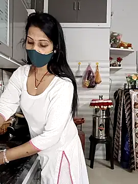 Snapshot of Best-Couple chatting on 02.14.25 Best-Couple online show from 02.14.25