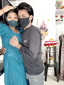 Snapshot of Best-Couple chatting on 02.17.25 Best-Couple online show from 02.17.25