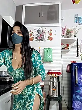 Snapshot of Best-Couple chatting on 11.13.25 Best-Couple online show from 11.13.25