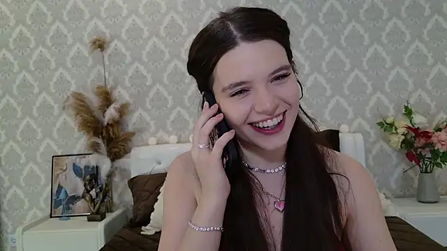 Snapshot of Nellie_Medina chatting on 02.18.25 Nellie Medina online show from 02.18.25