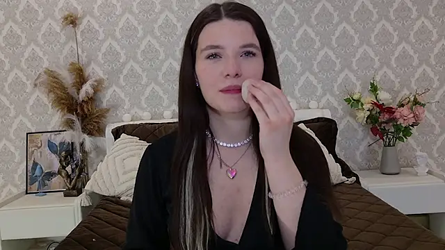 Snapshot of Nellie_Medina chatting on 02.25.25 Nellie Medina online show from 02.25.25