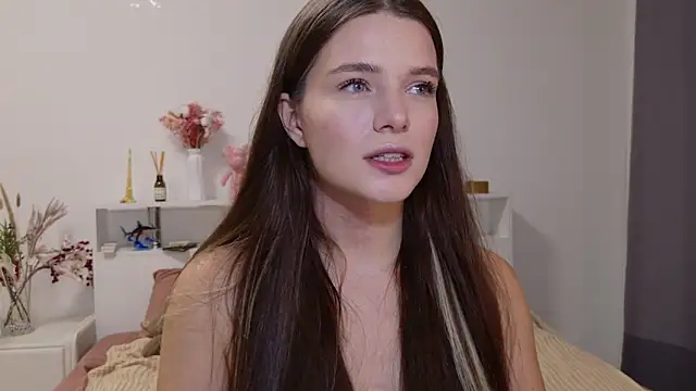 Snapshot of Nellie_Medina chatting on 09.29.25 Nellie Medina online show from 09.29.25