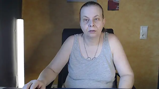 Sweet Phoenix online show from 10.04.25