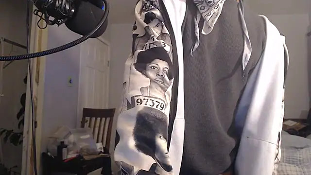 Snapshot of dominatingblacklove chatting on 02.16.25 dominatingblacklove online show from 02.16.25