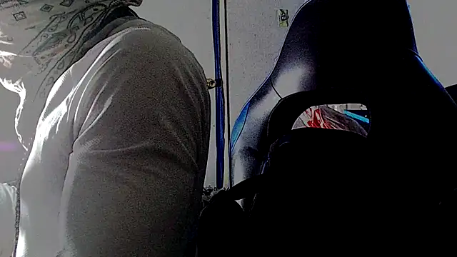 Snapshot of dominatingblacklove chatting on 09.29.25 dominatingblacklove online show from 09.29.25