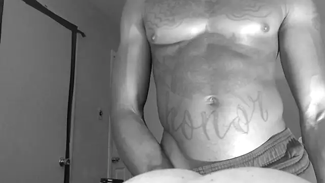 Snapshot of dominatingblacklove chatting on 10.11.25 dominatingblacklove online show from 10.11.25