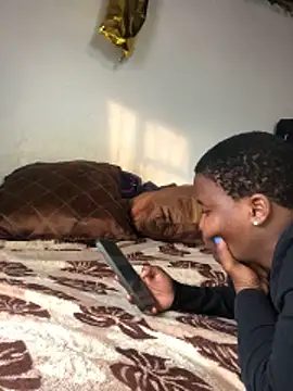 Snapshot of MKbesxxx chatting on 12.18.25 MKbesxxx online show from 12.18.25