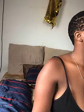 Snapshot of MKbesxxx chatting on 12.21.25 MKbesxxx online show from 12.21.25