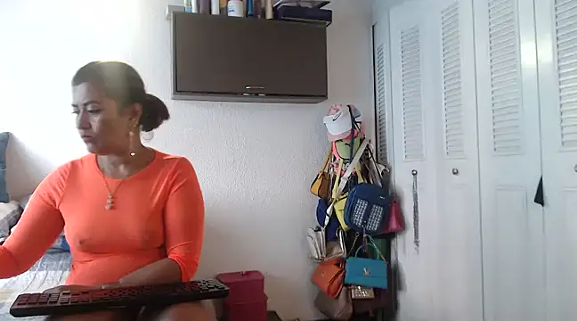 CamilaLix online show from 01.06.25