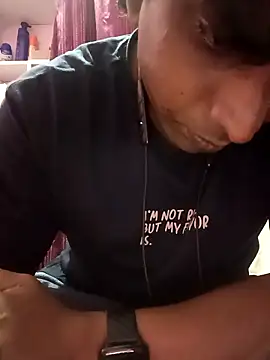 Snapshot of Remo0 chatting on 10.04.25 Remo0 online show from 10.04.25