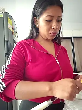 Snapshot of PaulaOrtiz_1 chatting on 10.11.25 PaulaOrtiz 1 online show from 10.11.25