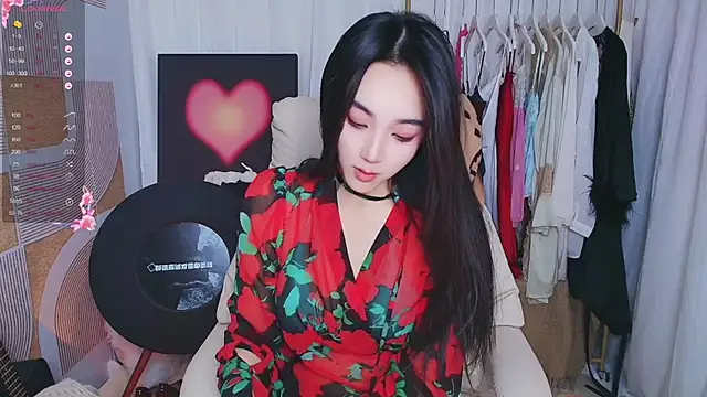 Snapshot of xiaotiantian-76 chatting on 11.17.25 xiaotiantian-76 online show from 11.17.25