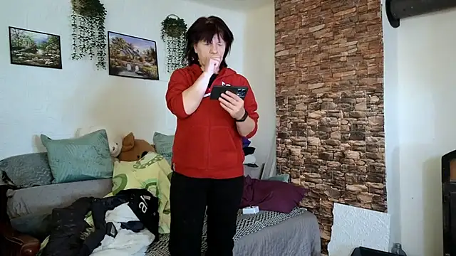 Snapshot of roxyyyrose chatting on 02.10.25 roxyyyrose online show from 02.10.25