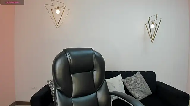 NiaSalvatore online show from 03.16.25