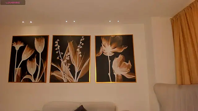 NiaSalvatore online show from 10.22.25