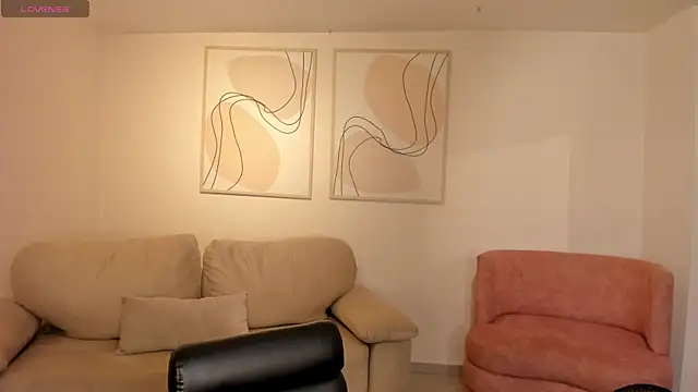 NiaSalvatore online show from 04.11.26