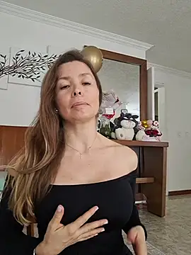 Snapshot of karina_warthon chatting on 07.06.26 karina warthon online show from 07.06.26