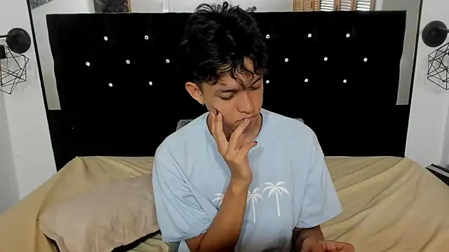 Snapshot of jisuscat chatting on 11.23.25 jisuscat online show from 11.23.25