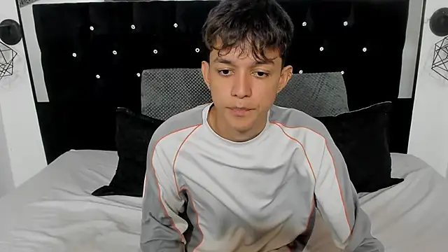 Snapshot of jisuscat chatting on 12.03.25 jisuscat online show from 12.03.25