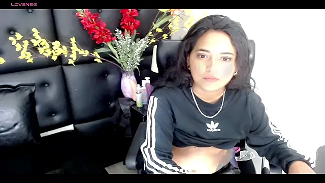 Snapshot of Carolaine01 chatting on 02.13.25 Carolaine01 online show from 02.13.25