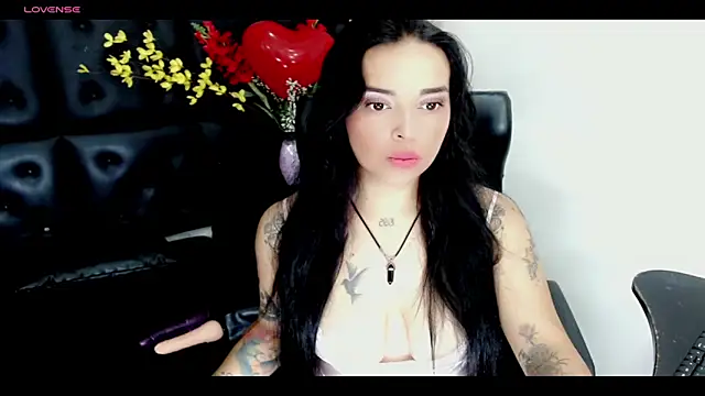 Snapshot of Carolaine01 chatting on 02.17.25 Carolaine01 online show from 02.17.25