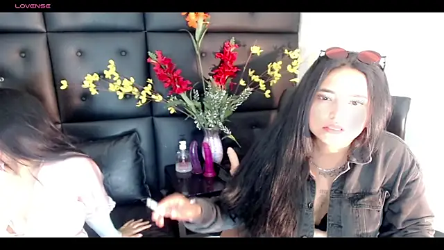 Snapshot of Carolaine01 chatting on 03.05.25 Carolaine01 online show from 03.05.25