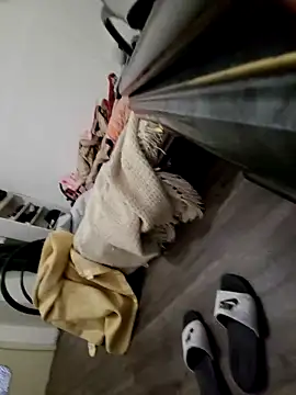 Snapshot of Elnninoo chatting on 11.28.25 Elnninoo online show from 11.28.25