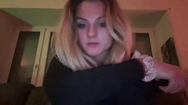 Snapshot of HotGermanGirl97 chatting on 01.14.25 HotGermanGirl97 online show from 01.14.25