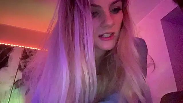 Snapshot of HotGermanGirl97 chatting on 01.18.25 HotGermanGirl97 online show from 01.18.25