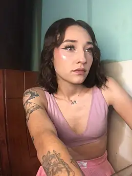 Snapshot of NickiYoung chatting on 01.20.25 NickiYoung online show from 01.20.25