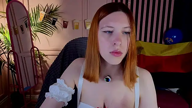 Snapshot of Mikka_Blush chatting on 09.29.25 Mikka Blush online show from 09.29.25